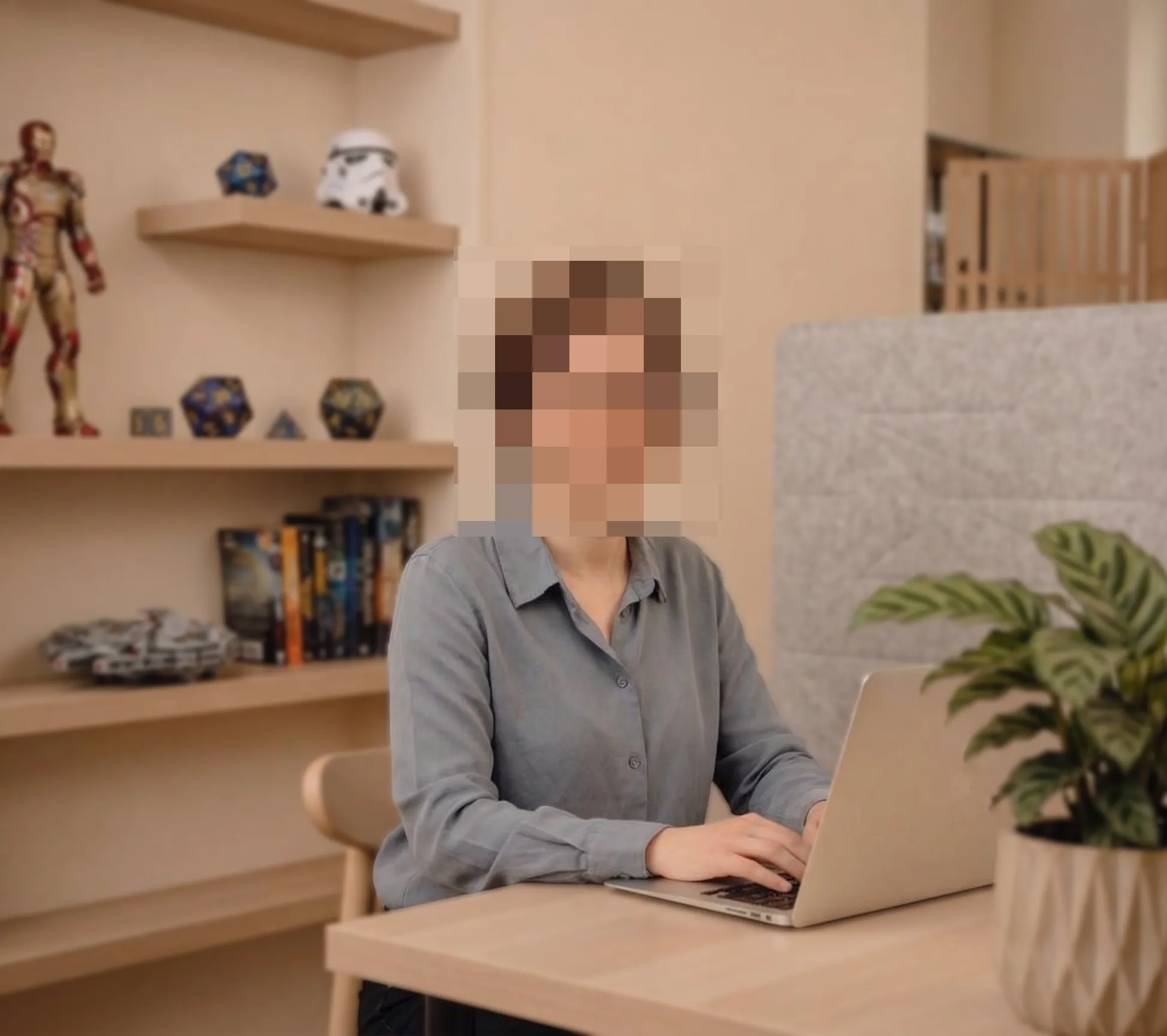 Avatar del agente frontend con estética tecnológica e identidad visual sintética.